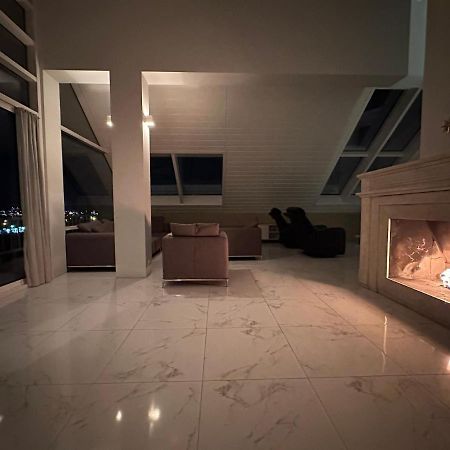 Big Villa Centrally Located In Reikiavik Exterior foto