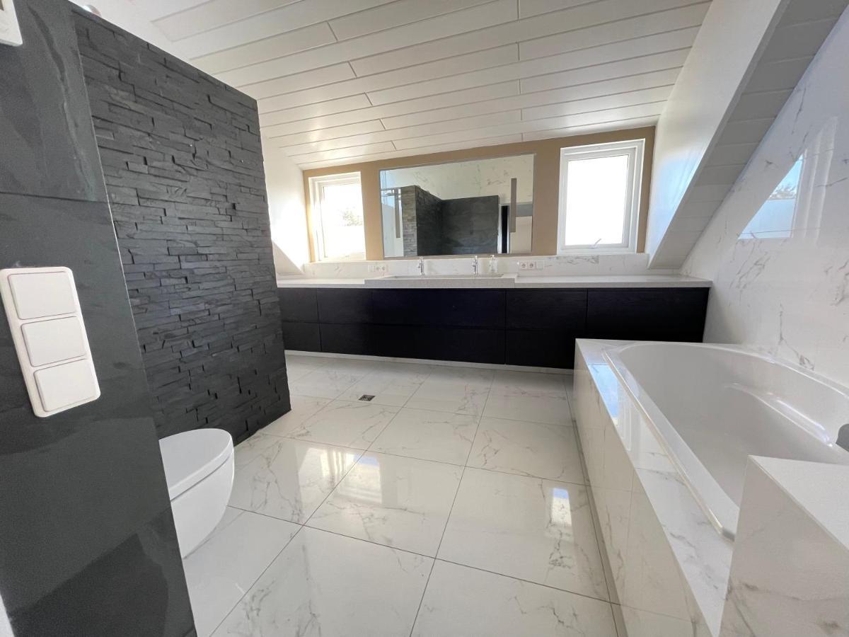 Big Villa Centrally Located In Reikiavik Exterior foto