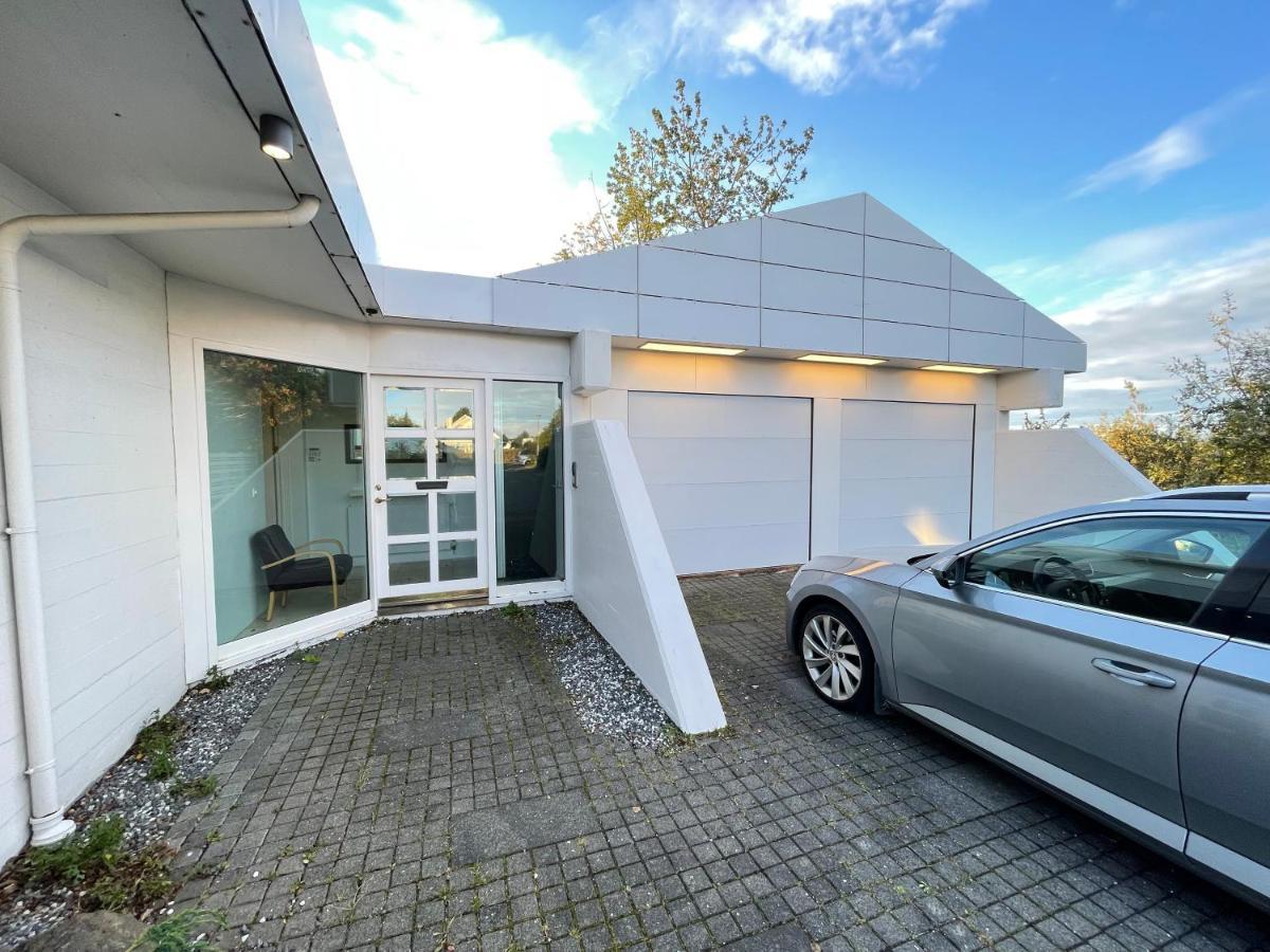 Big Villa Centrally Located In Reikiavik Exterior foto