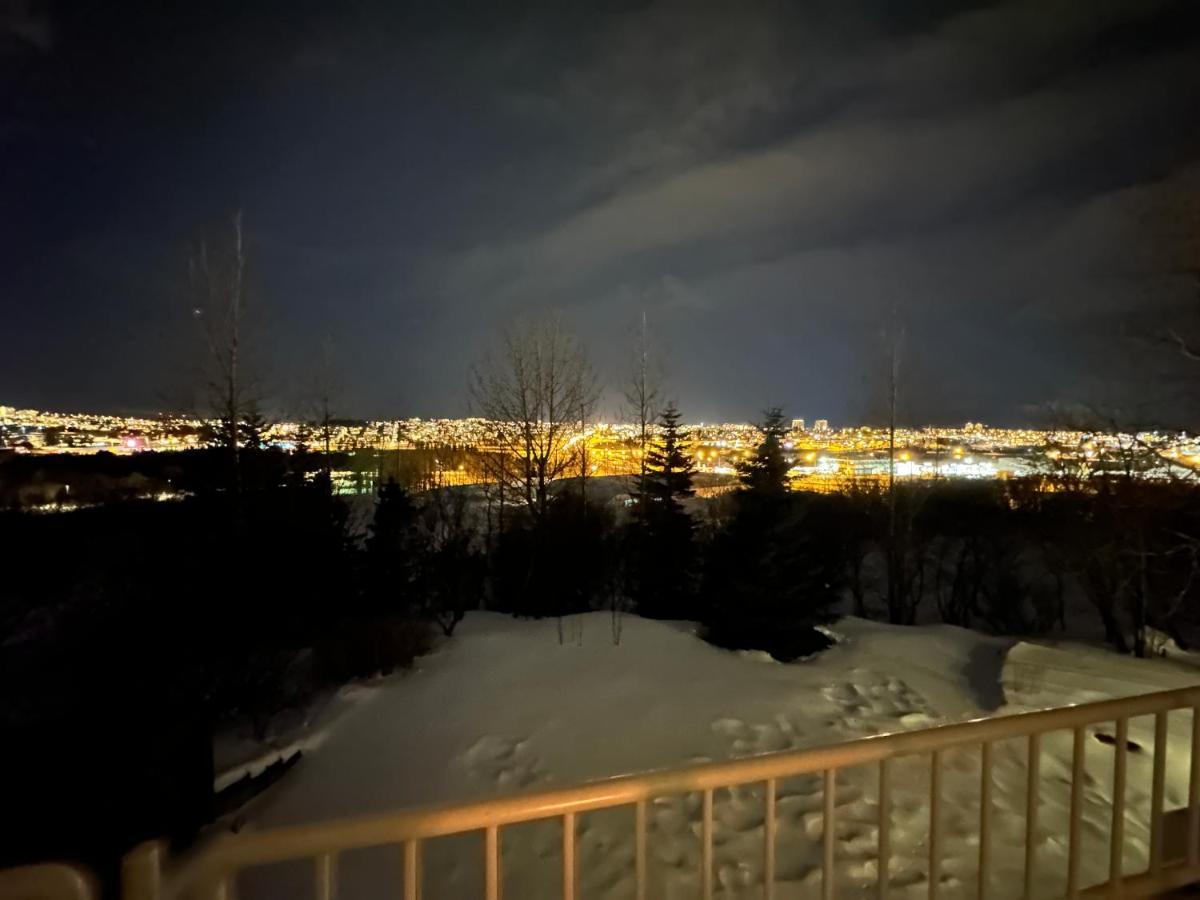 Big Villa Centrally Located In Reikiavik Exterior foto