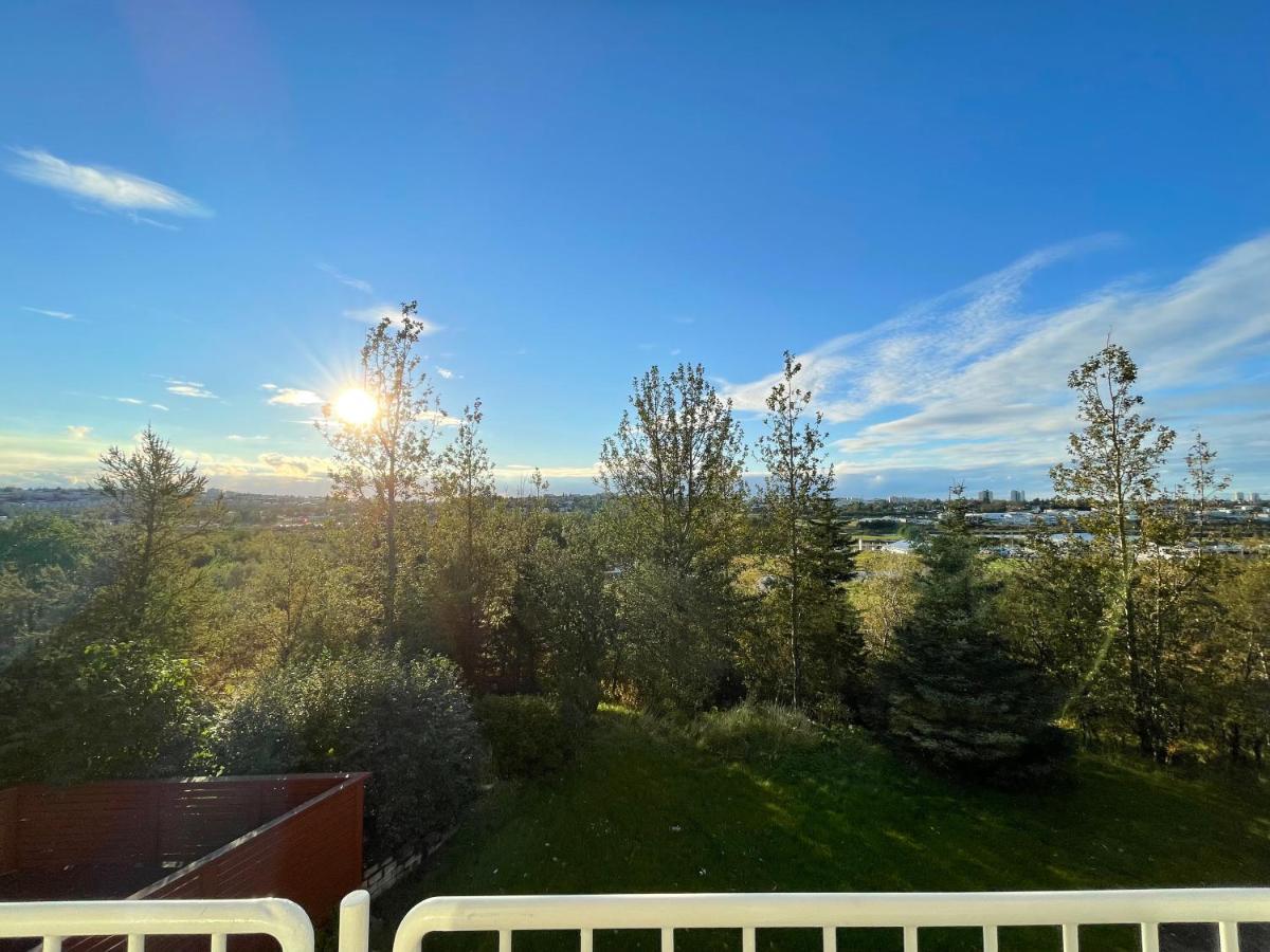 Big Villa Centrally Located In Reikiavik Exterior foto